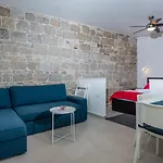 Modern Stone In The Heart Of Apartamento Split