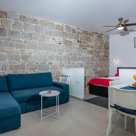 아파트 Modern Stone Studio In The Heart Of Split *