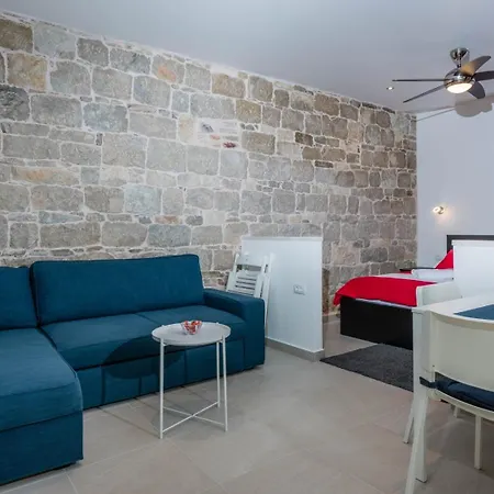 Modern Stone In The Heart Of Apartament Split