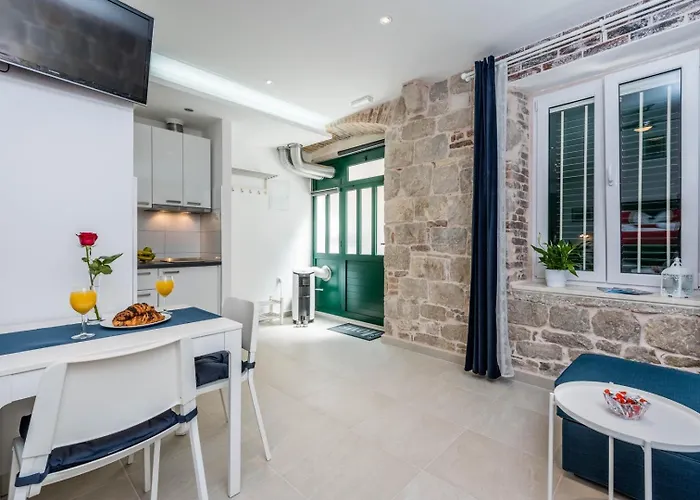 아파트 Modern Stone Studio In The Heart Of Split 스플리트
